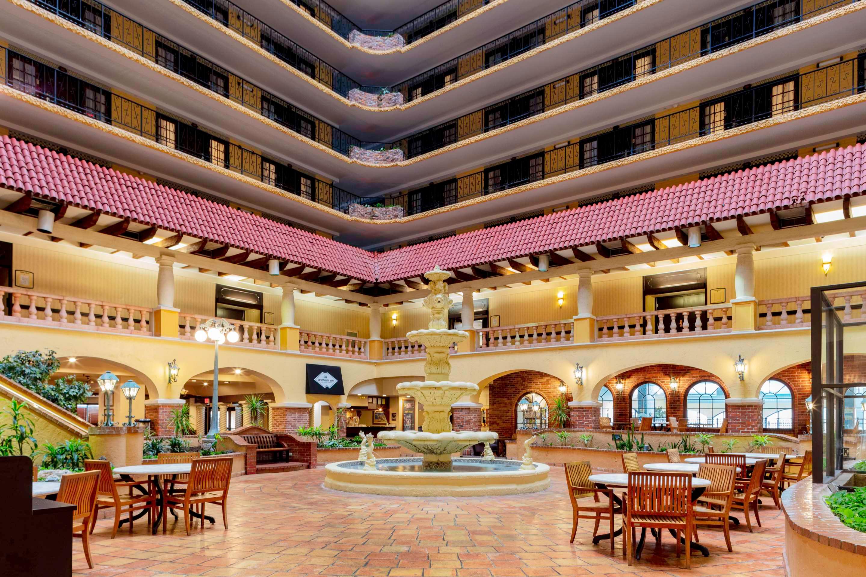 Embassy Suites by Hilton Kansas City Plaza ₹ 8,313. Kansas City Hotel Deals  & Reviews - KAYAK